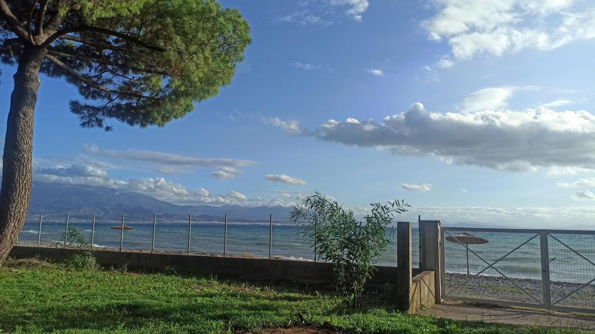 Nafpaktos Cottage By The Sea For Travelers And Dreamers! Exterior photo